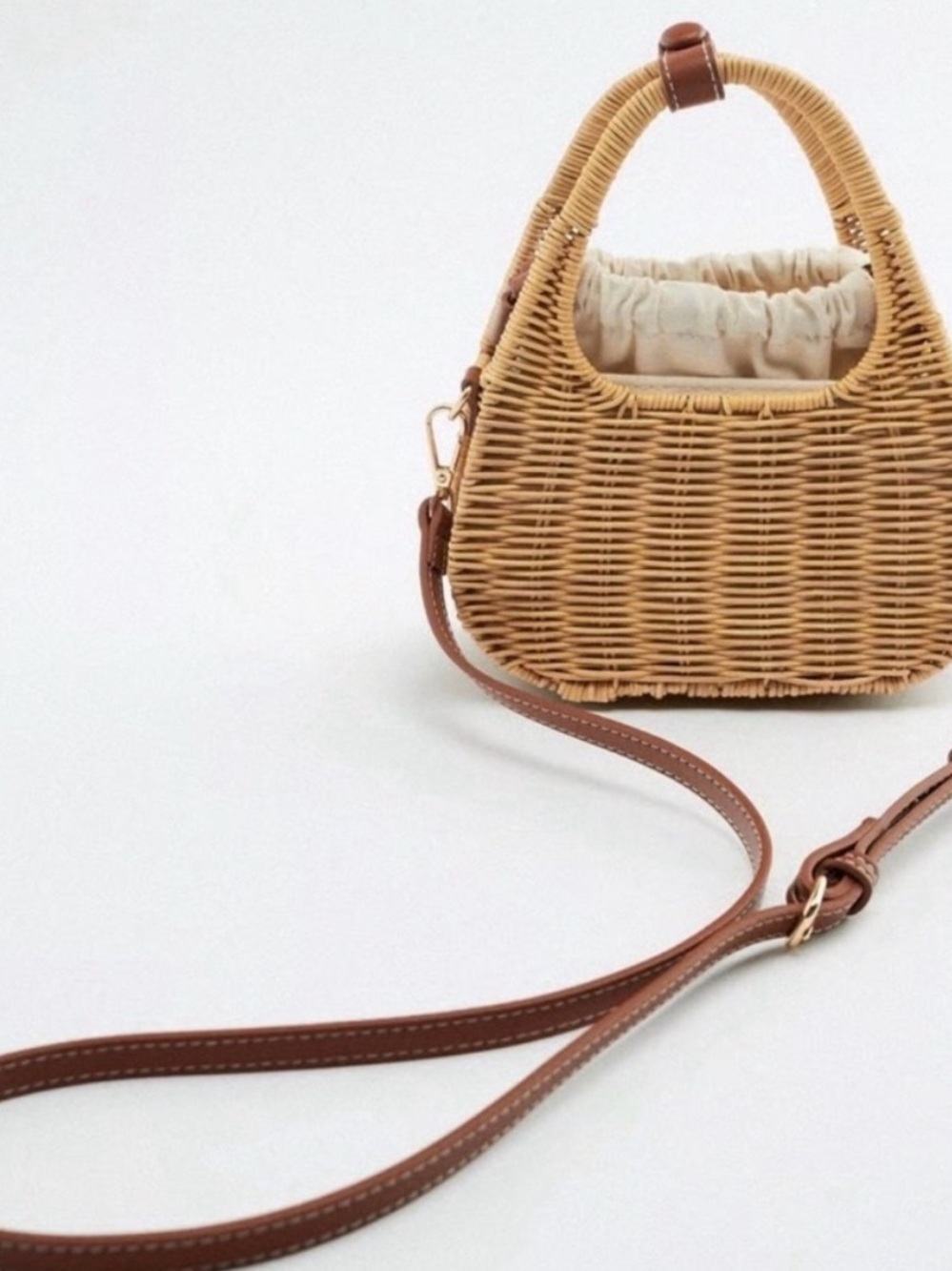 ZARA Woven Rattan Top-Handle Bag with Cream Drawstring Liner (158) - Picture 2 of 12